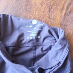 Yogalicious capris leggings
